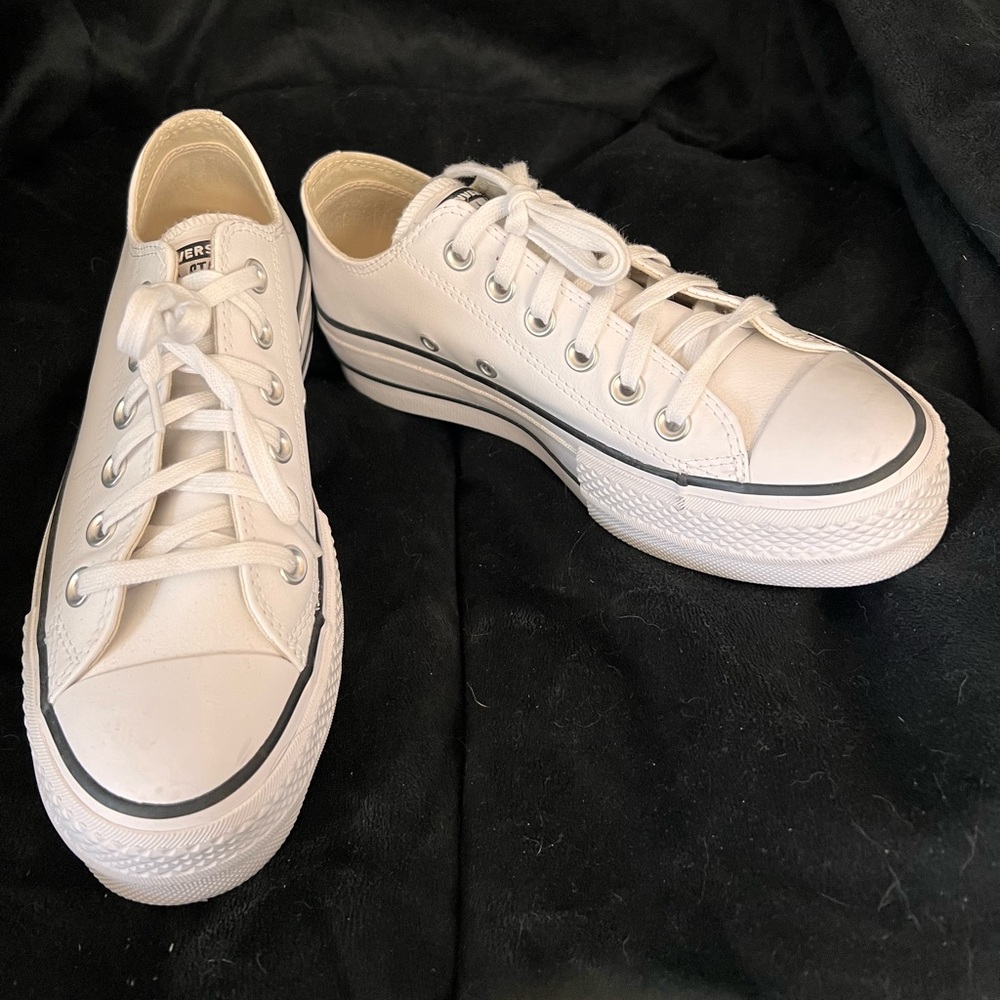 Never worn converse shoes
